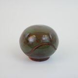 Ceramic nesting pocket emptier