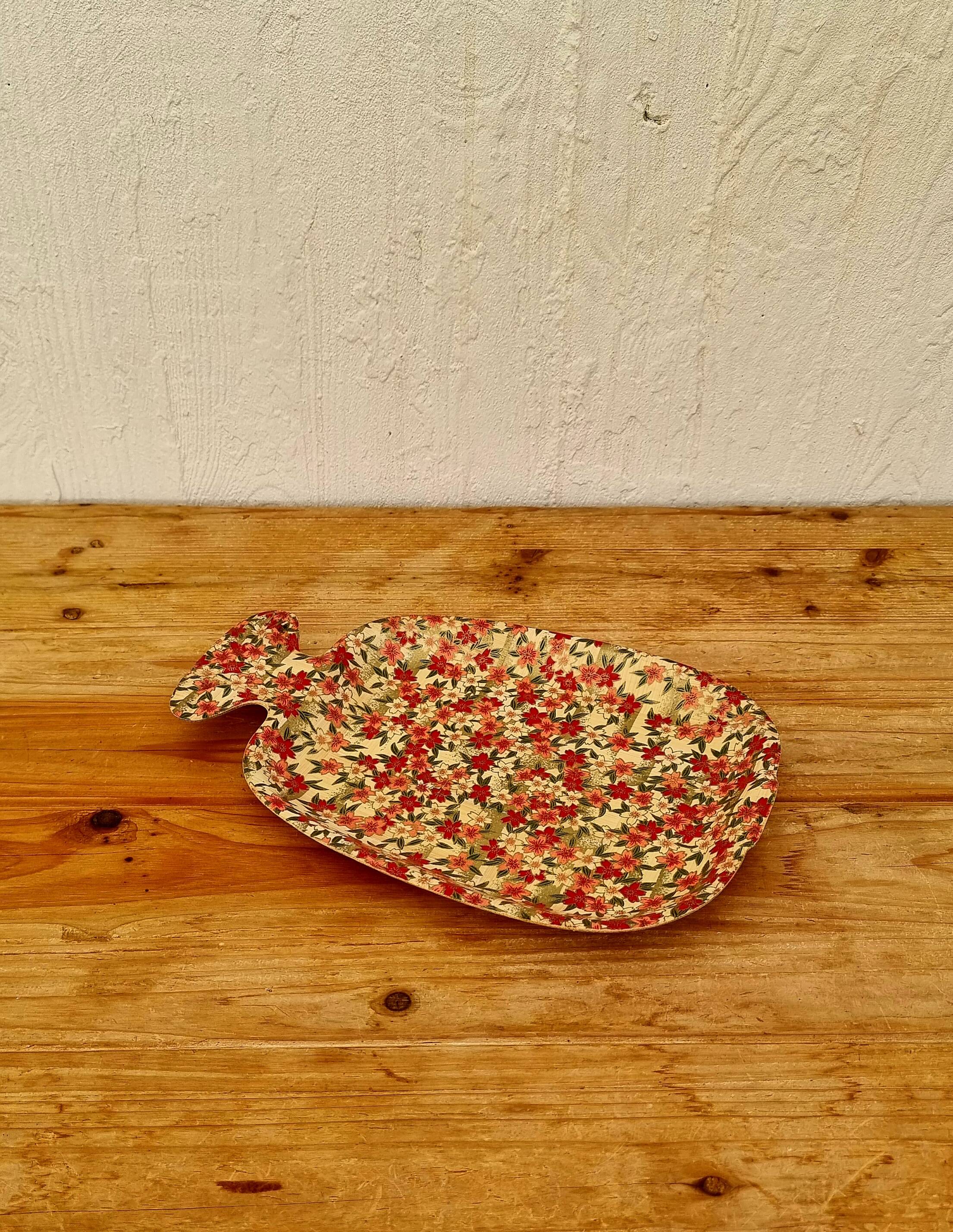 Bamboo dish with vintage floral patterns