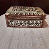 Oriental box in mother-of-pearl marquetry