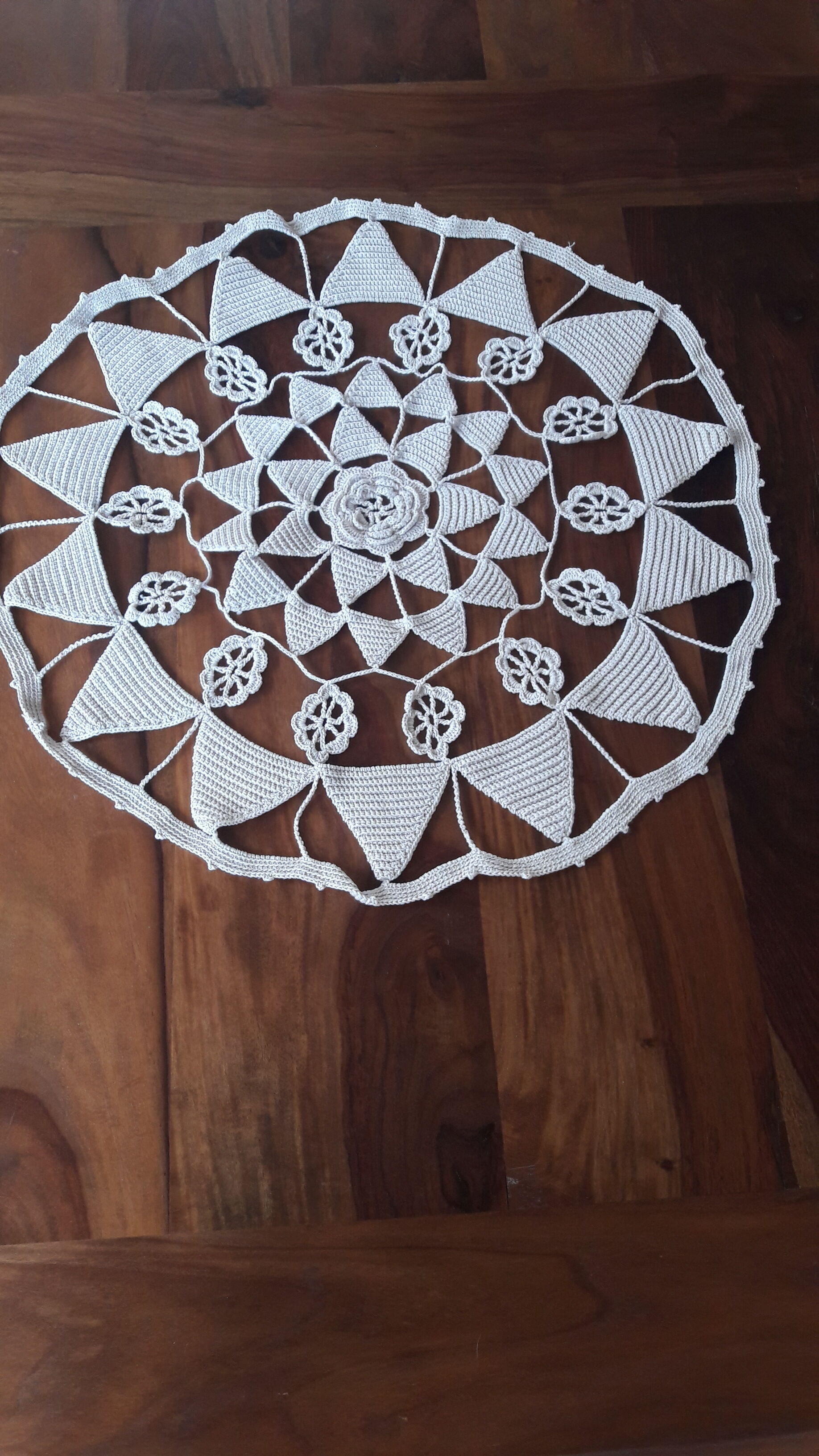 Napperon ancien dentelle crochet d’art fait main formes géométriques