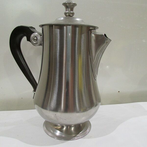 Art Deco-style coffee and tea service