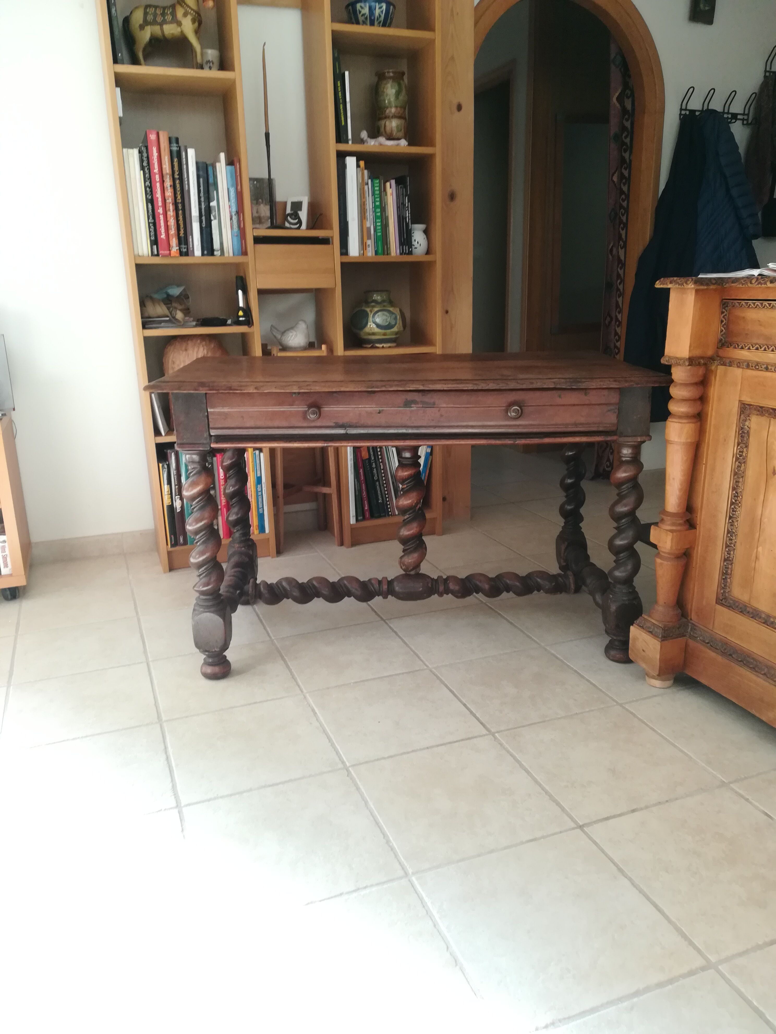 Table bureau Louis XIII