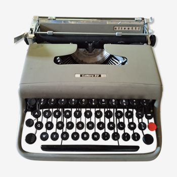 Vintage typewriter olivetti lettera 22