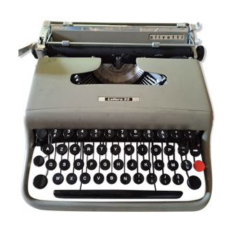 Vintage typewriter olivetti lettera 22