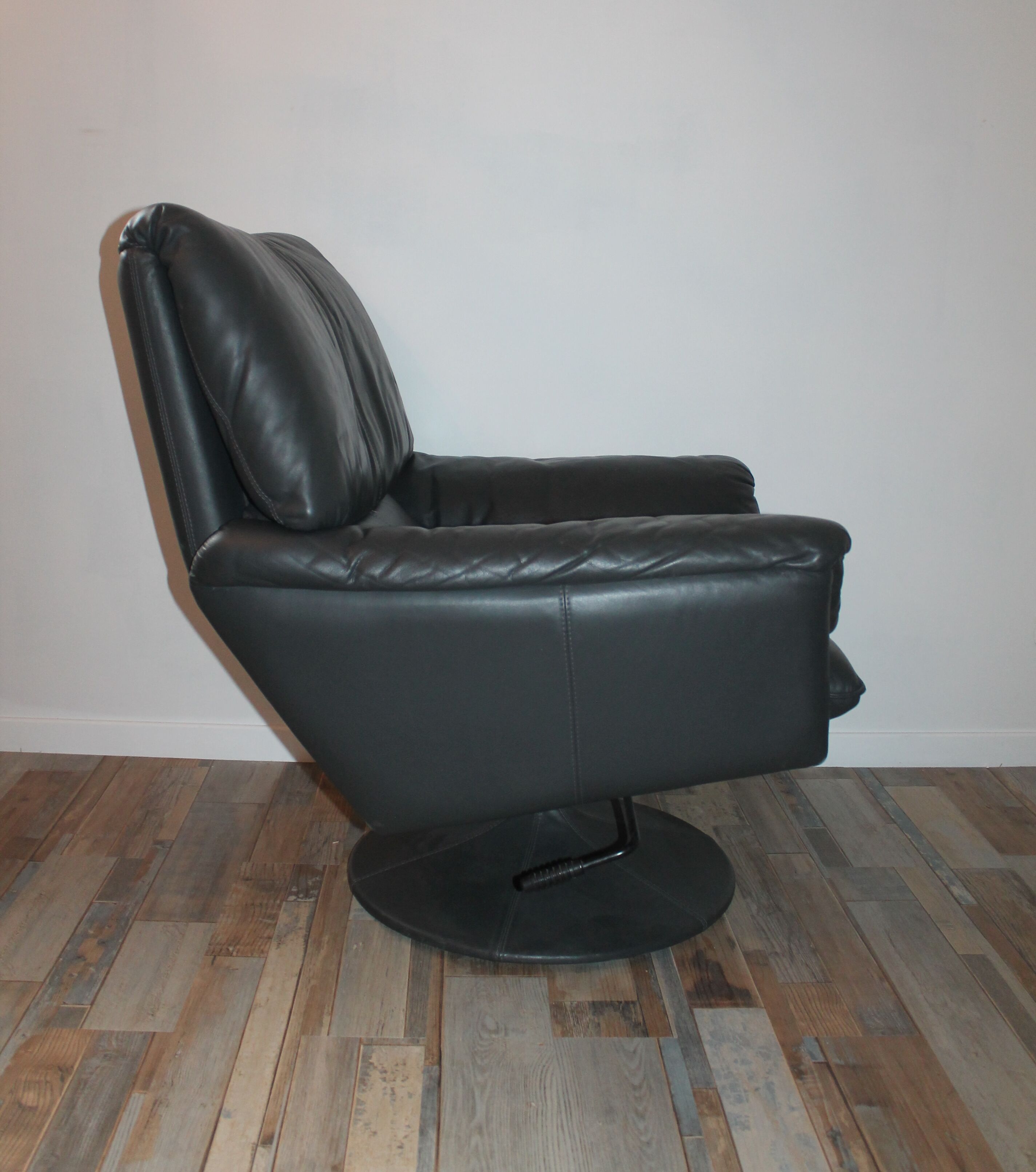 Fauteuil et ottoman cuir Leolux par Axel van Enthoven