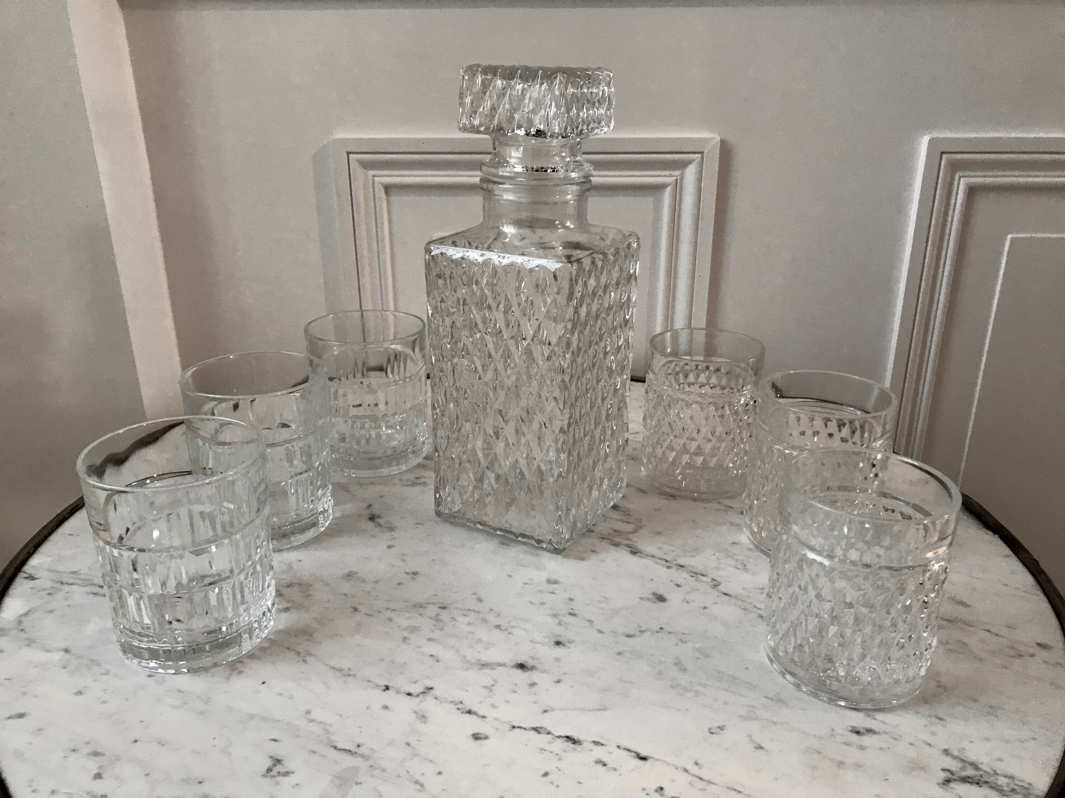 Set of a whiskey decanter and 6 glasses