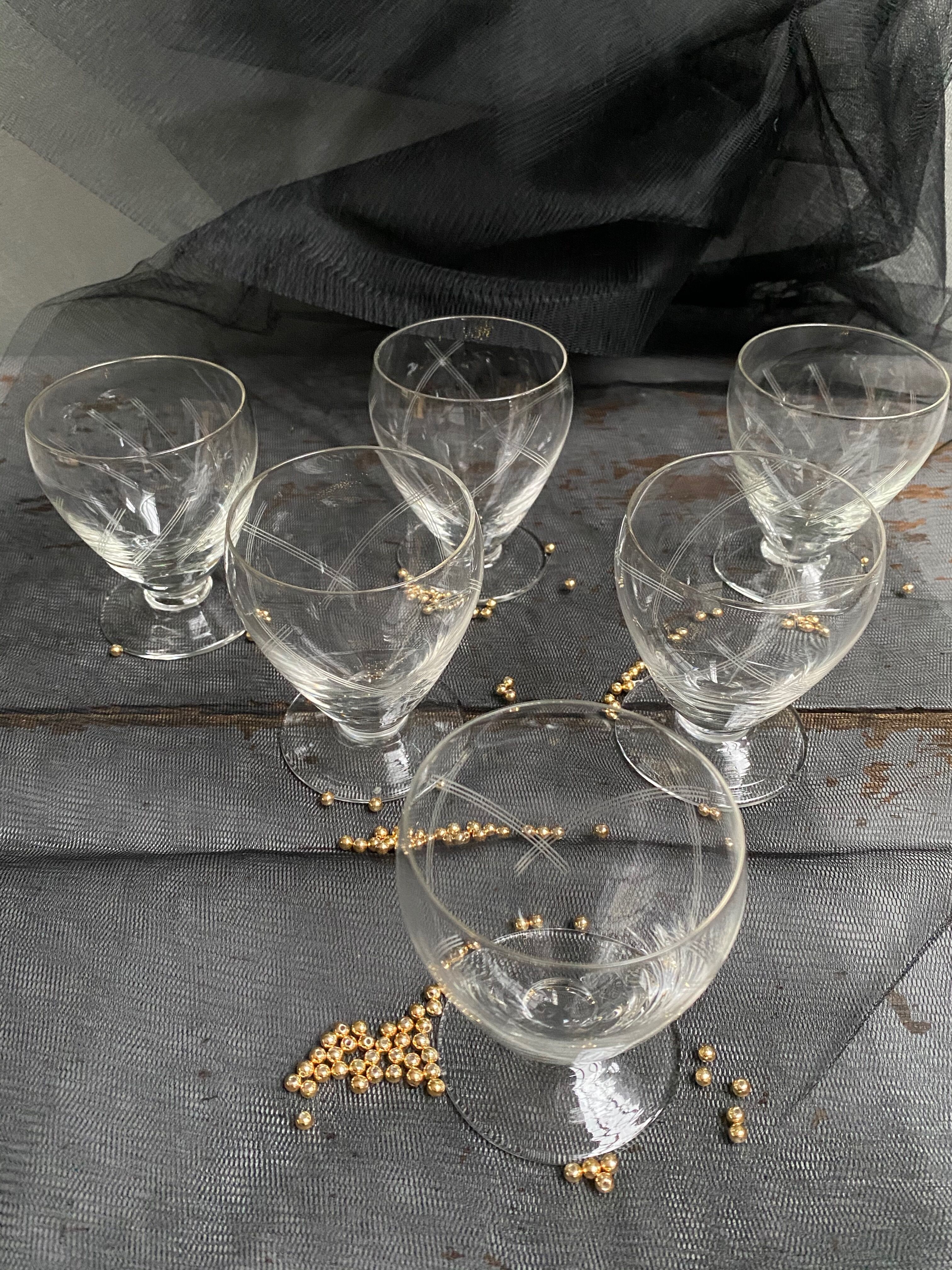 Série de 6 verres anciens gravés
