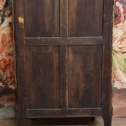 Curved display cabinet in Louis XV style with precious wood marquetry and gilded bronze.