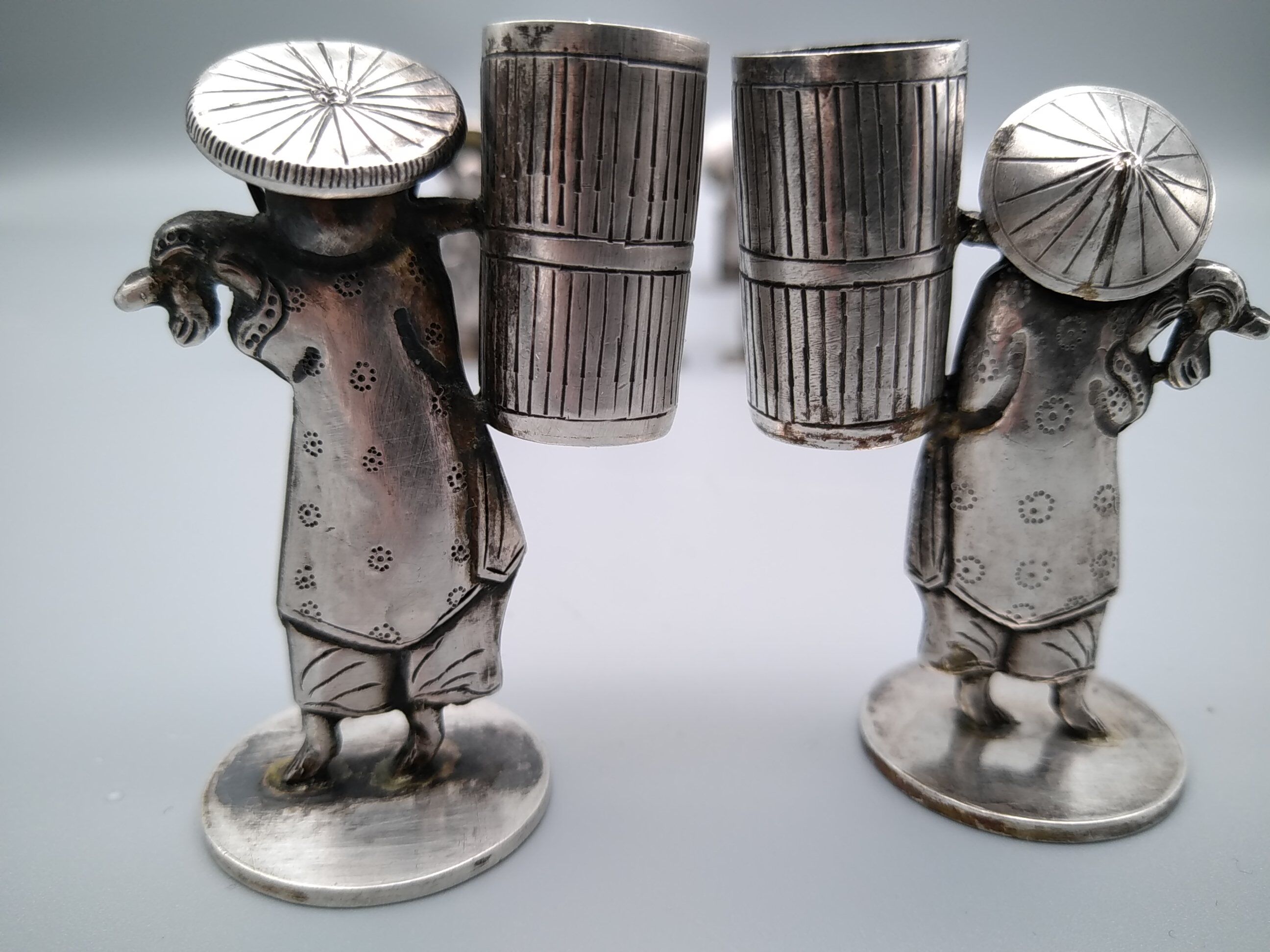 Knife holders and 2 toothpick doors.