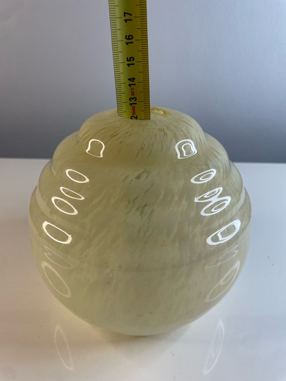 Suspension with antique globe