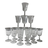 Lot de 17 verres à pieds verres à vin