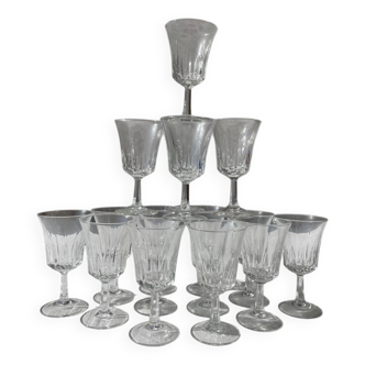 Set of 17 stemmed wine glasses