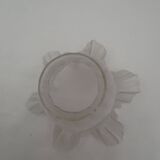 Wall light at 45° and its very elaborate frosted glass tulip