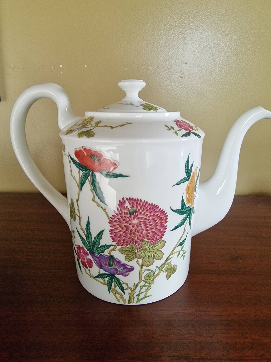 Limoges porcelain coffee pot, teapot or teapot by Reynaud et Cie.