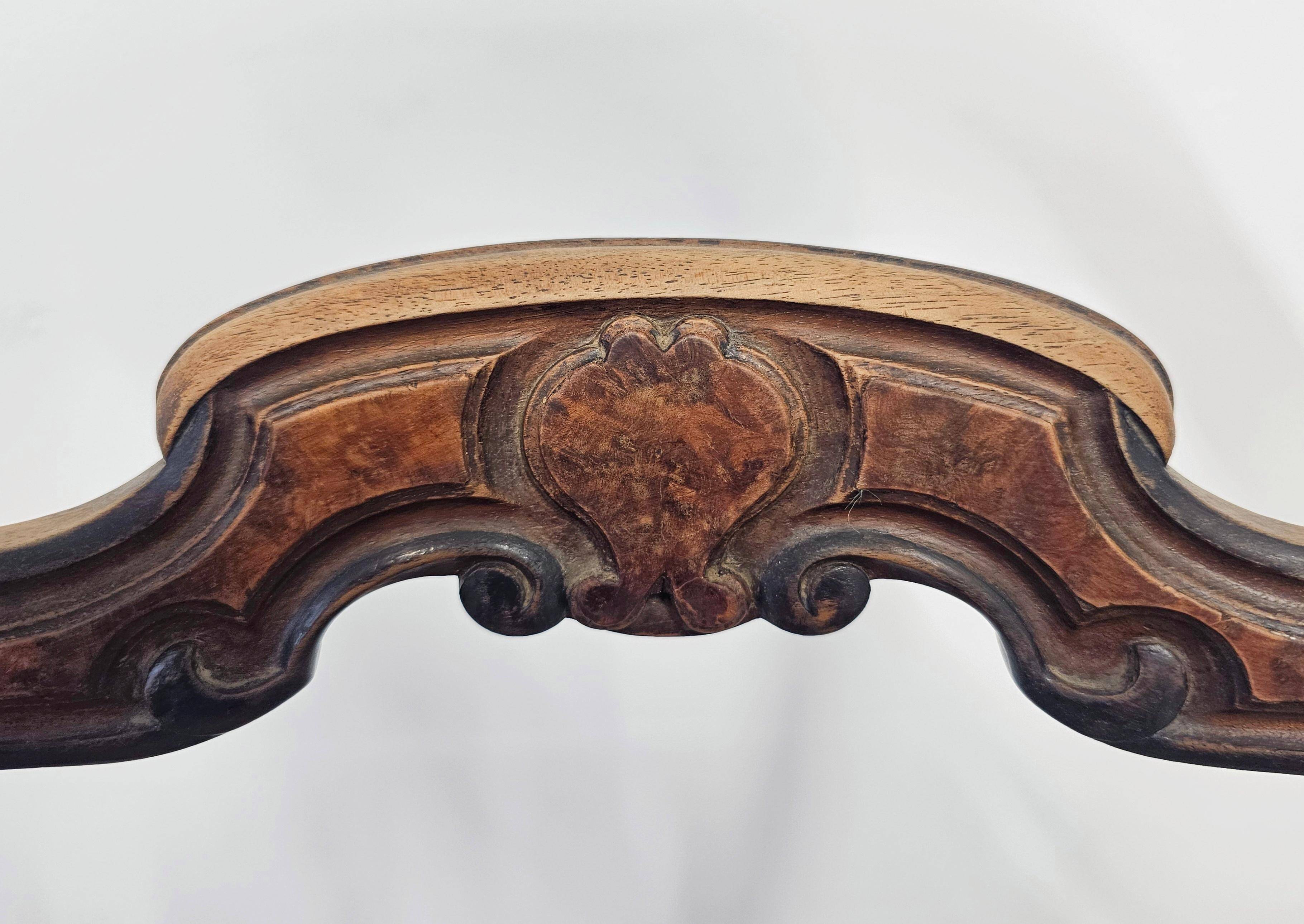 Set of 6 antique dining chairs in solid walnut, cane seats, 19th century.