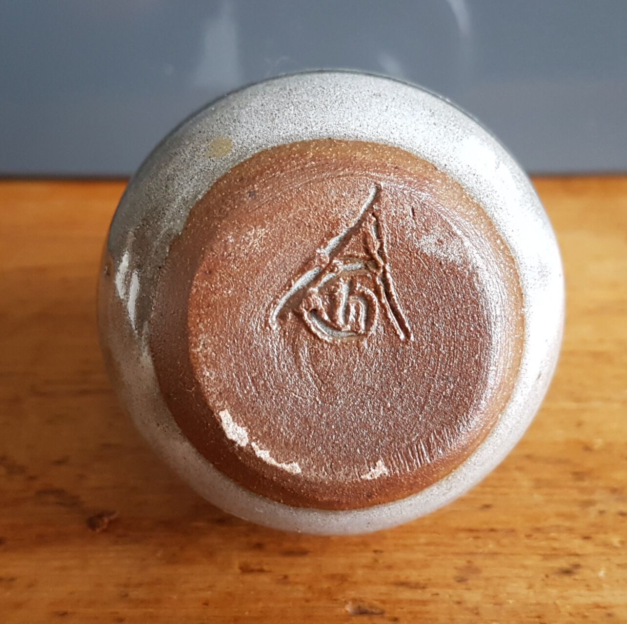 Vase in Poncé sandstone signed