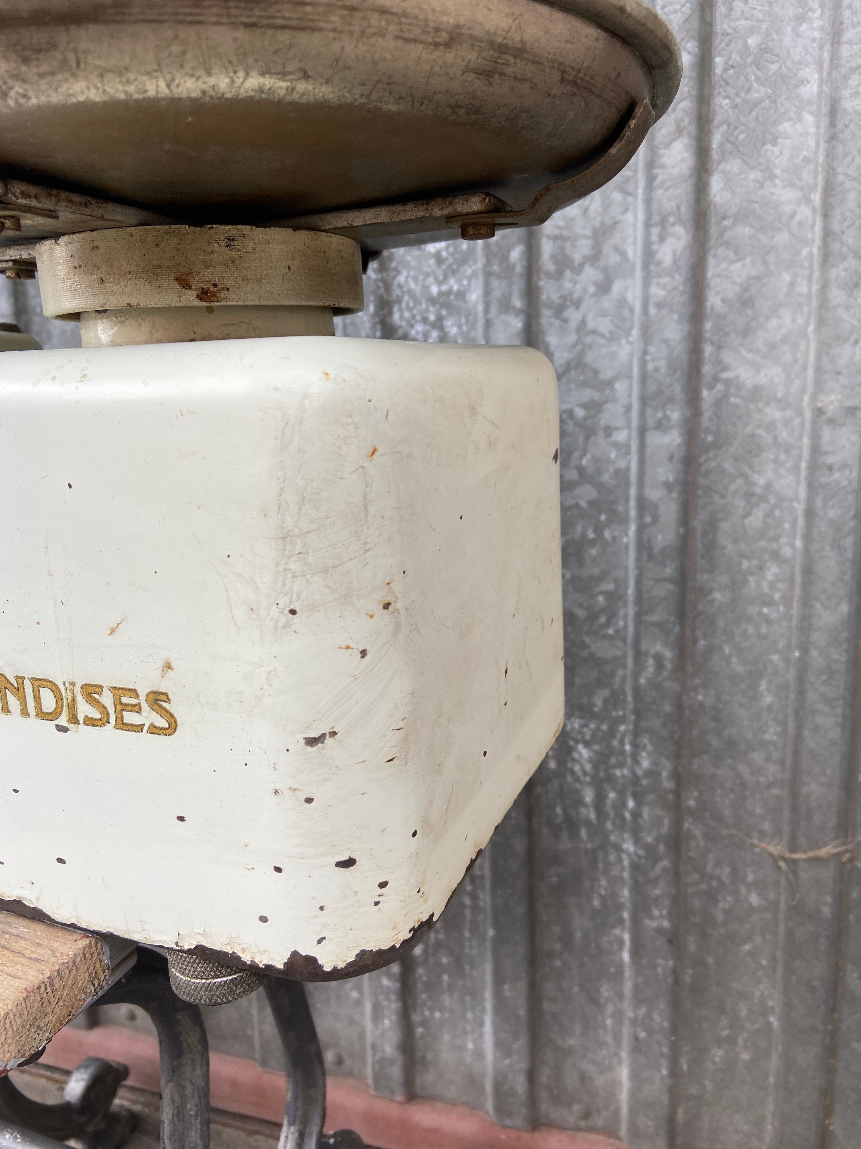 large grocer's scale Old Duchesne Vintage 1950