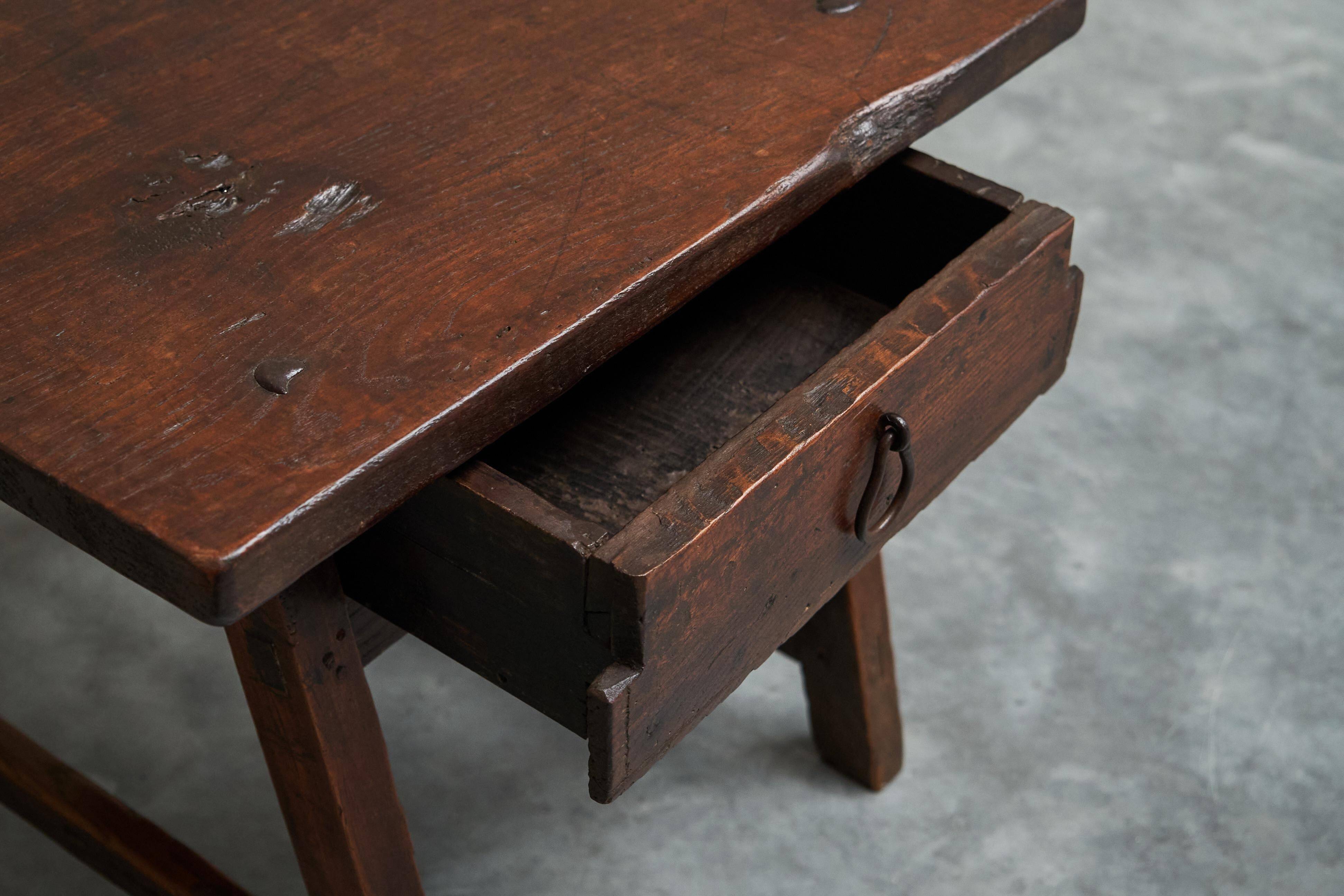 Primitive side table in wood and wrought iron, 18th century.
