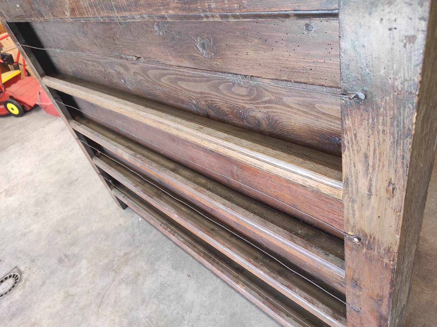 Wall dresser shelf for rustic wooden collection plates (fir and oak)