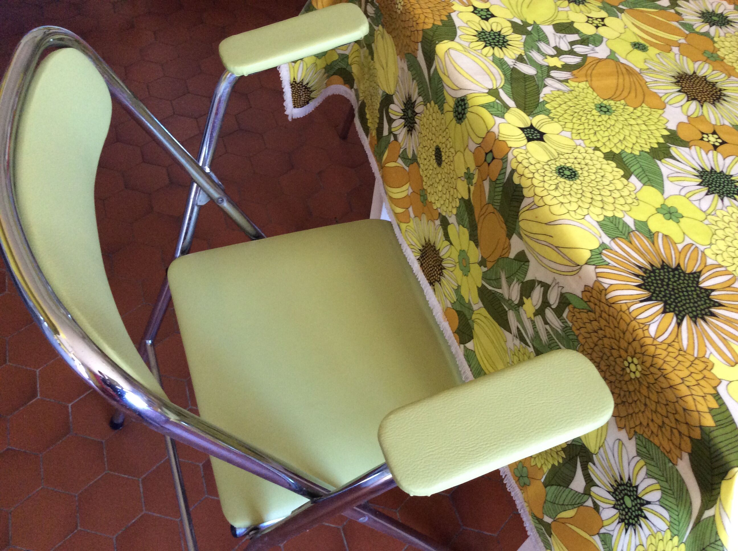 Lot of 4 vintage chairs