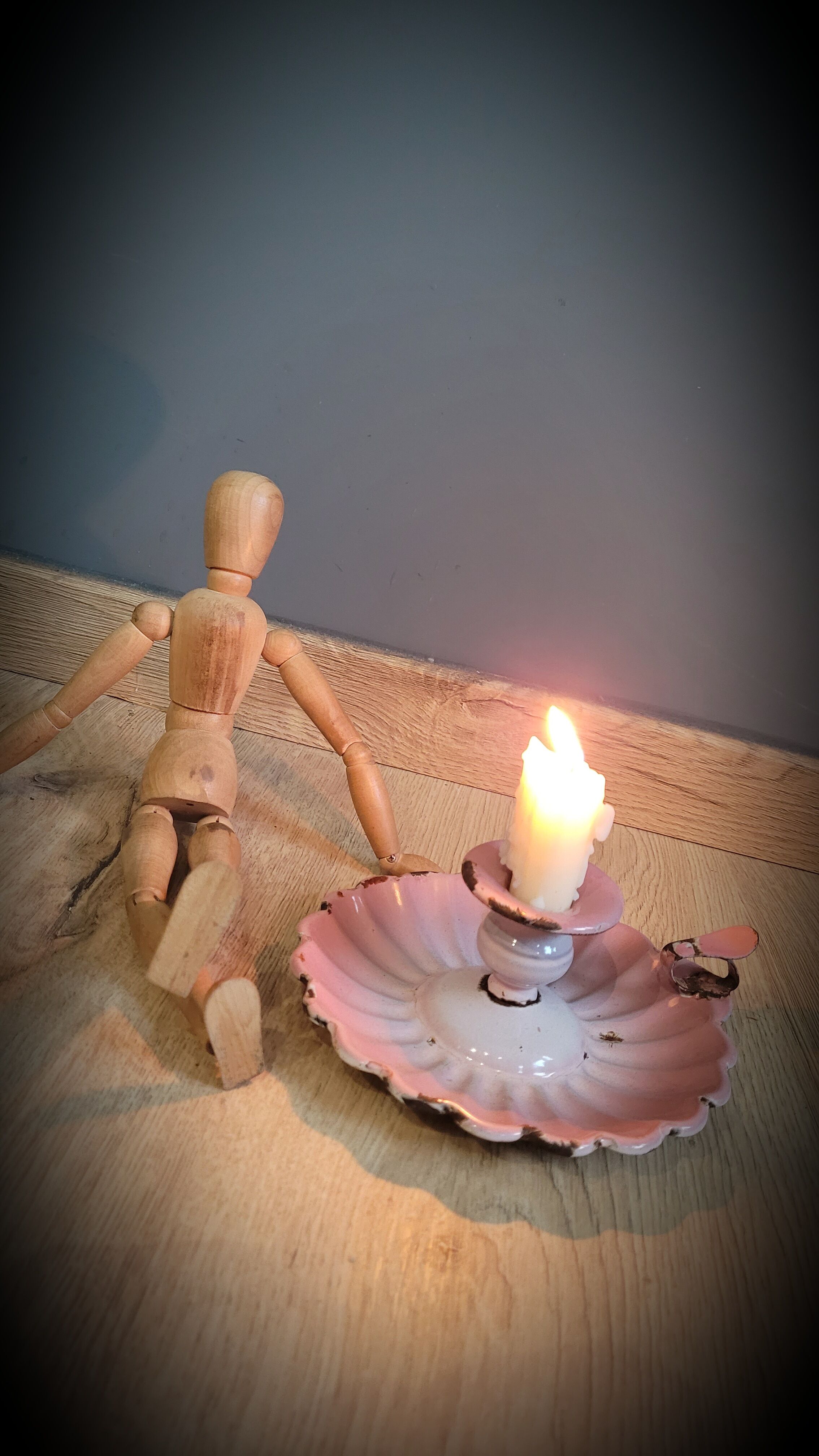 Candle holder enamelled pink cellar rat