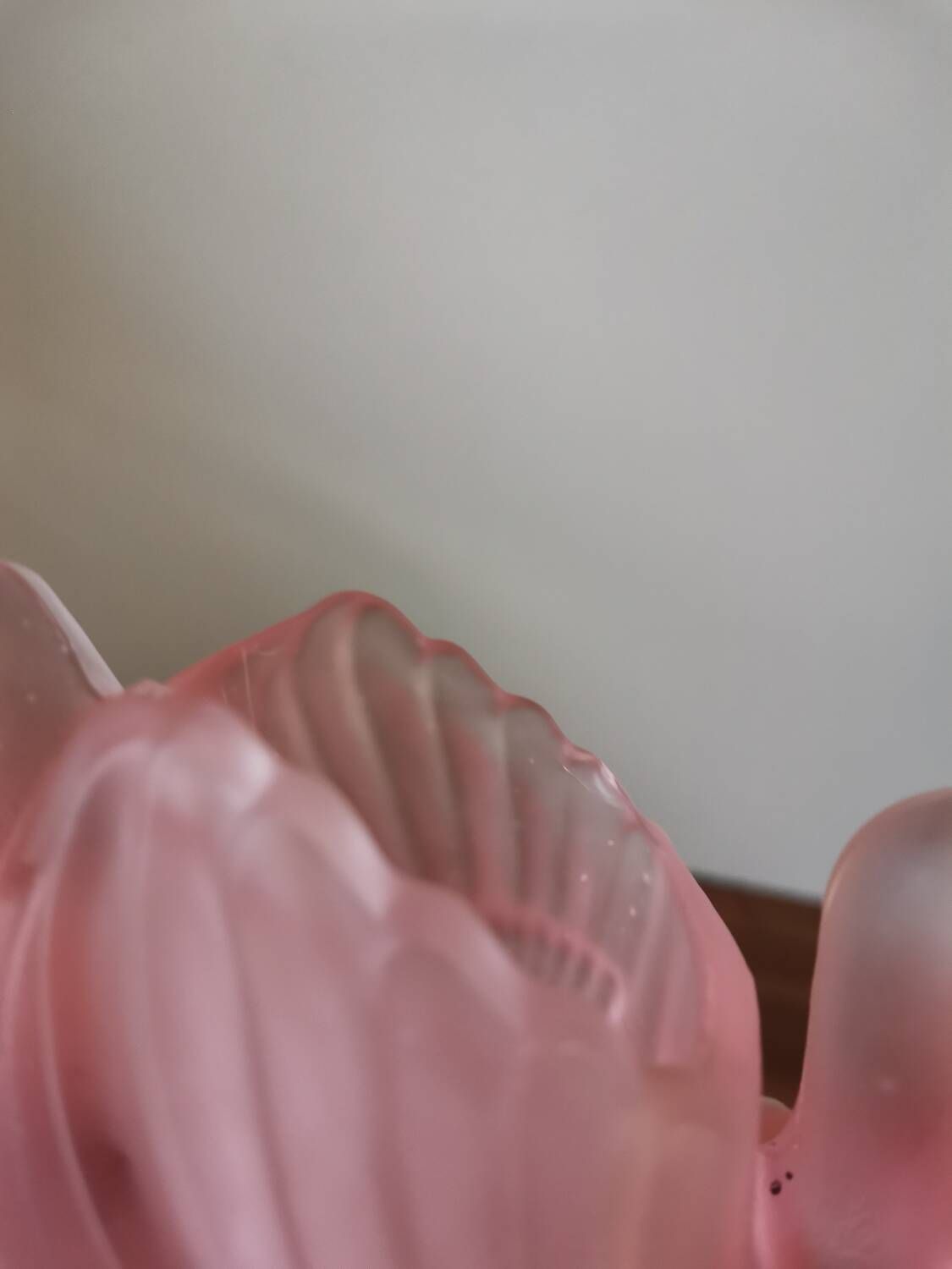 vintage pink molded glass vase Yves Rocher swan shape