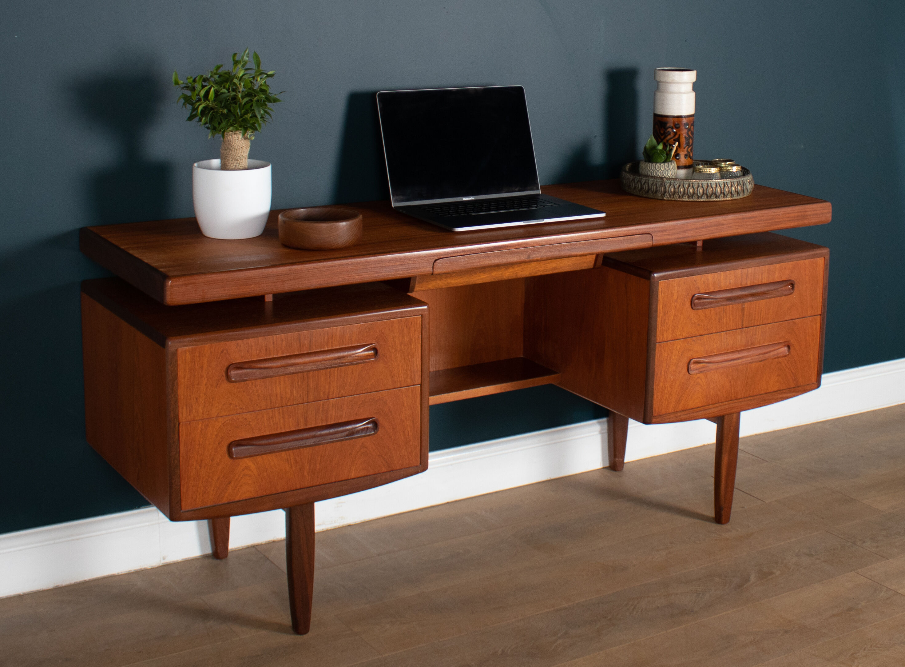 Bureau par Victor Wilkins pour G-plan