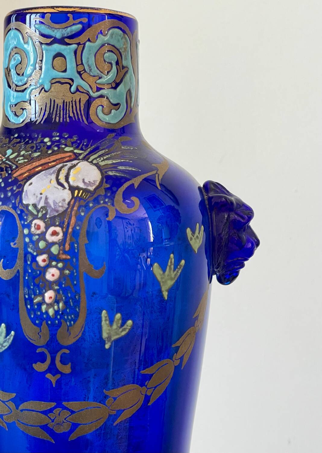 Vase en verre émaillé Art Nouveau.
