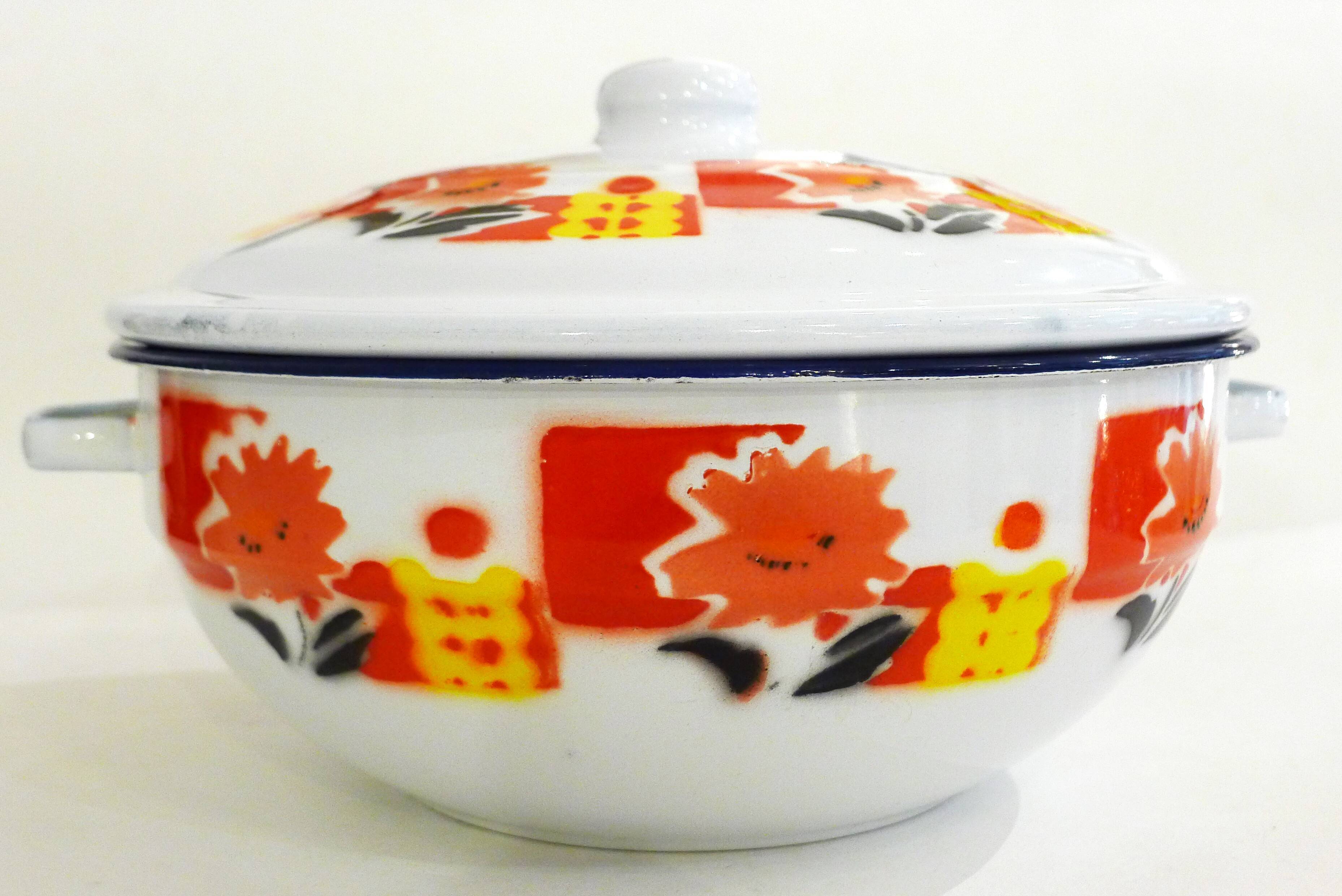 Small metal enamelled casserole China