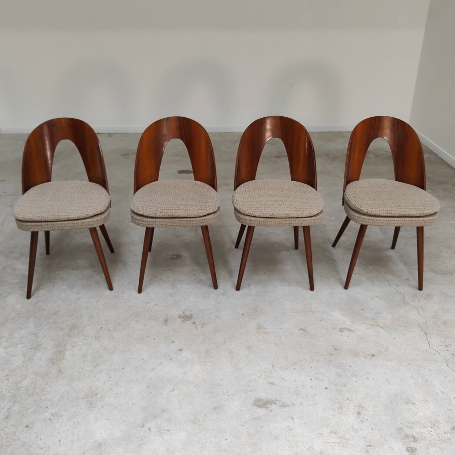 Set of 4 chairs by Antonin Suman for Tatra Nabytok 1960