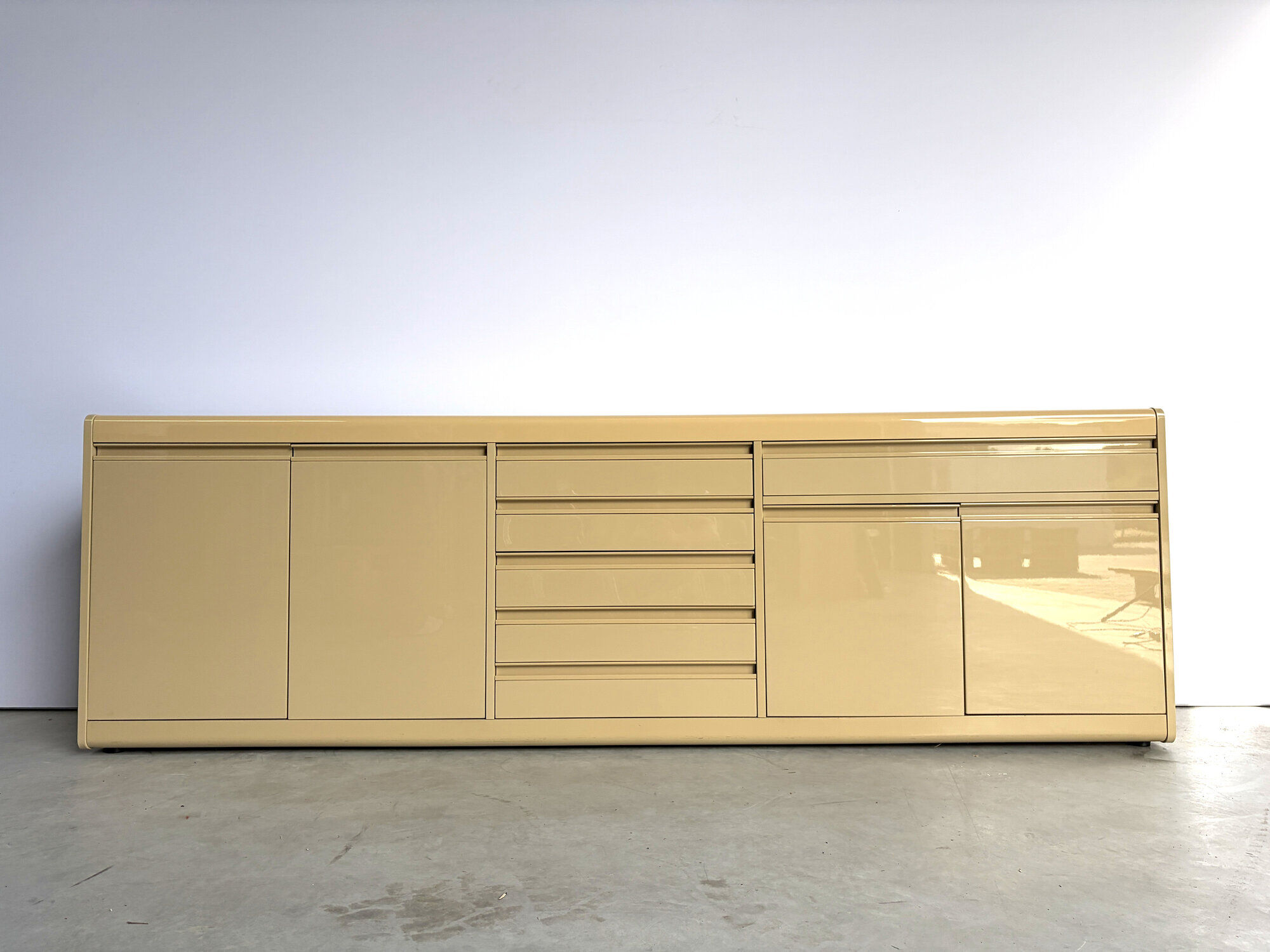Vintage lacquered credenza, 1980s