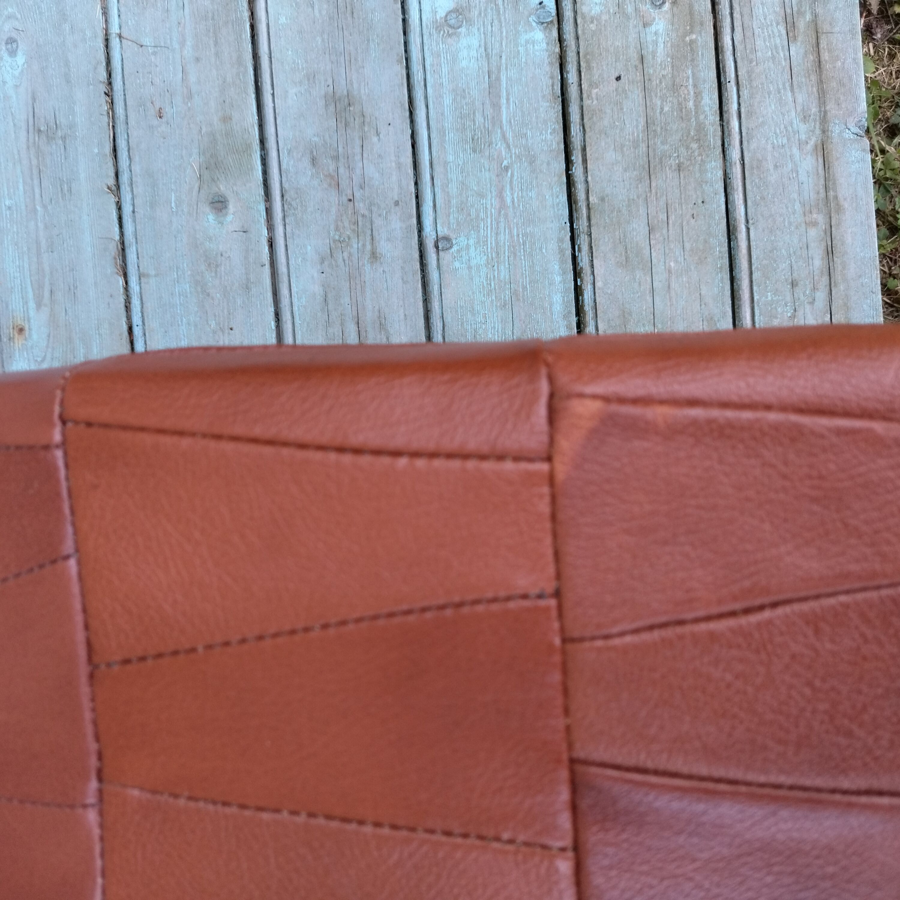 Pouf leather chest