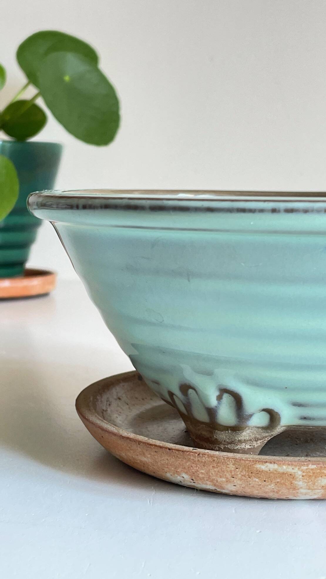Pot tripode et soucoupe céramique vintage