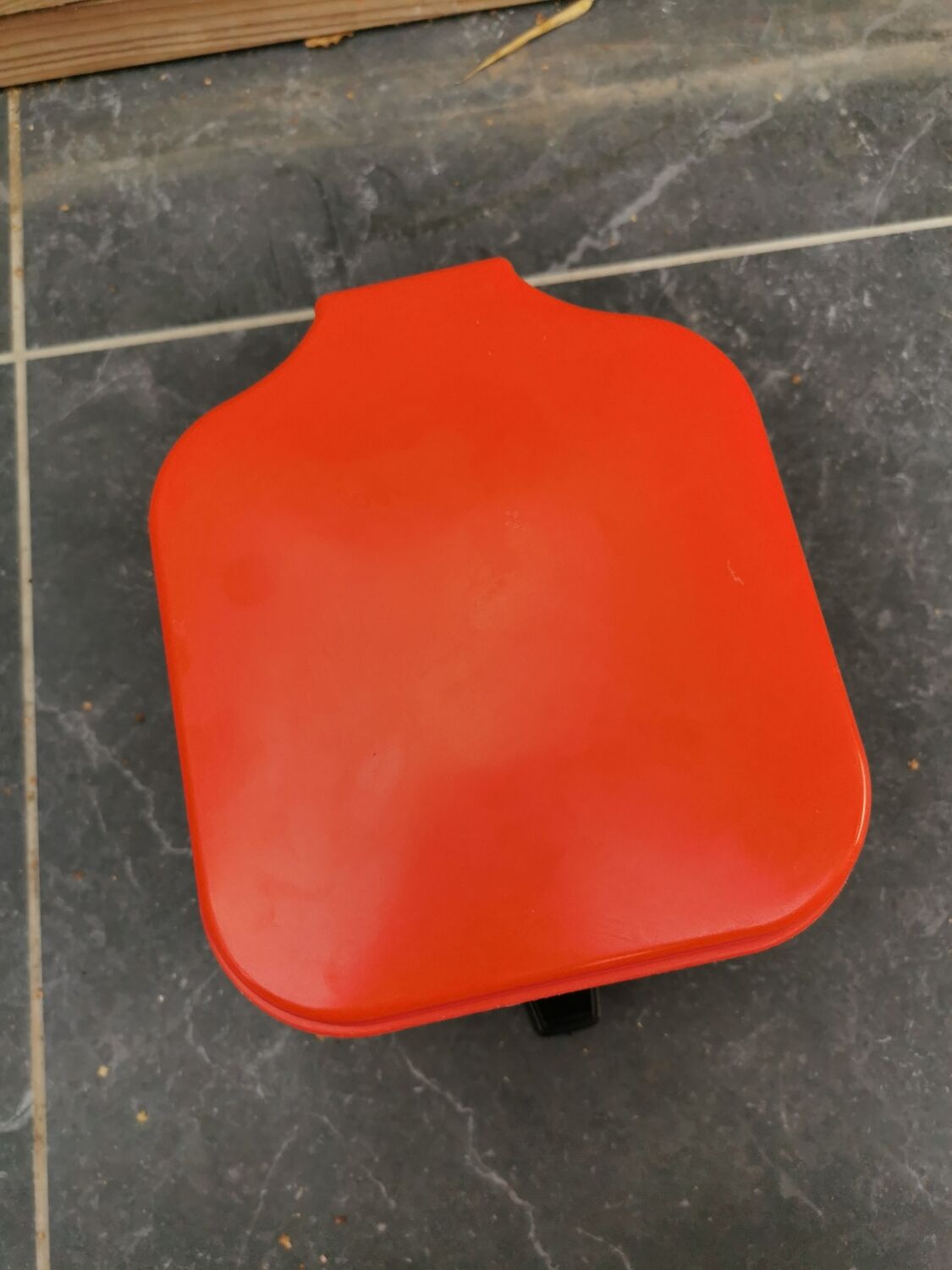 Vintage bathroom bin