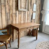 Table with turned legs in solid oak (renovated)