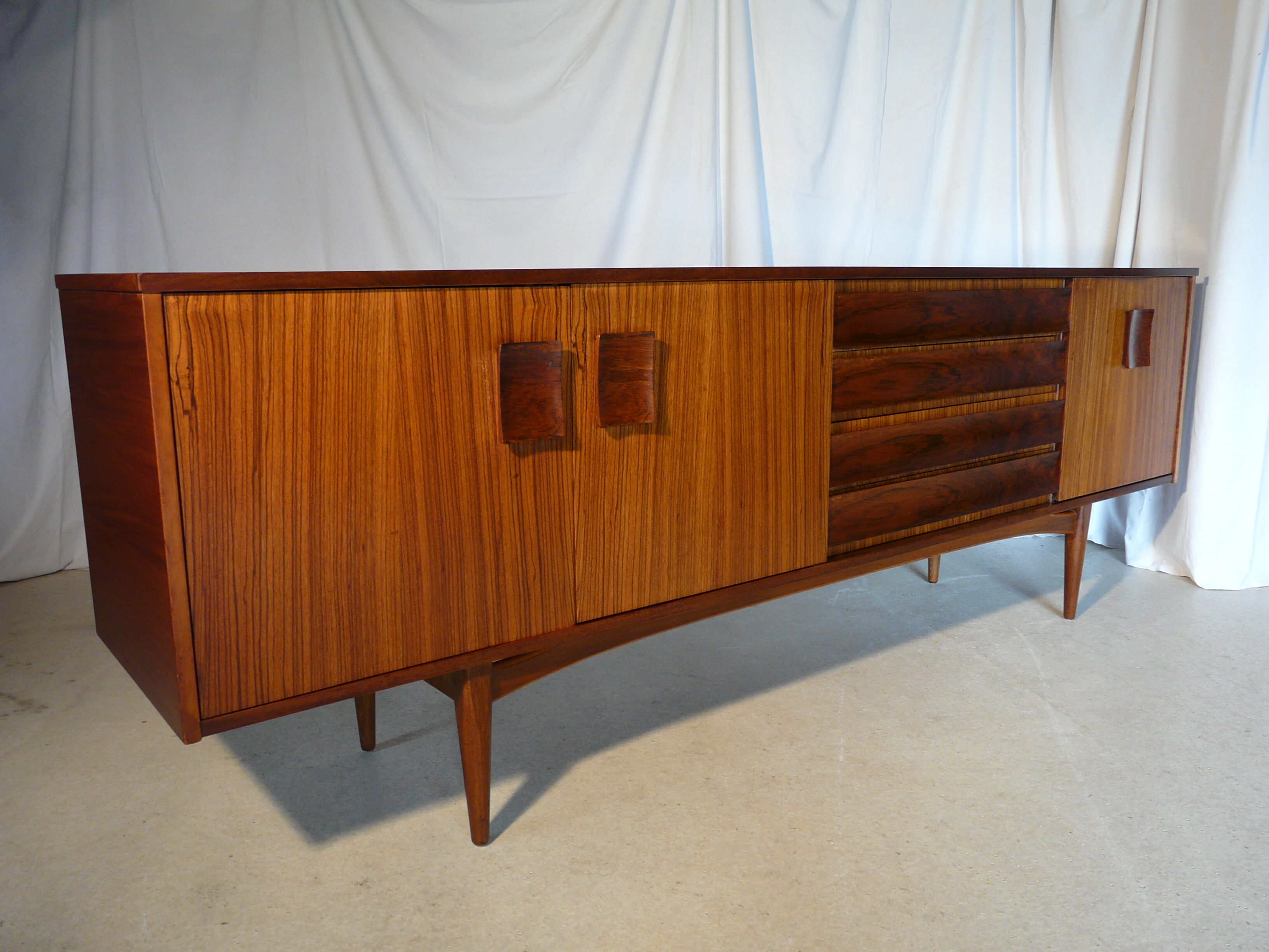 Enfilade scandinave en teck et palissandre
