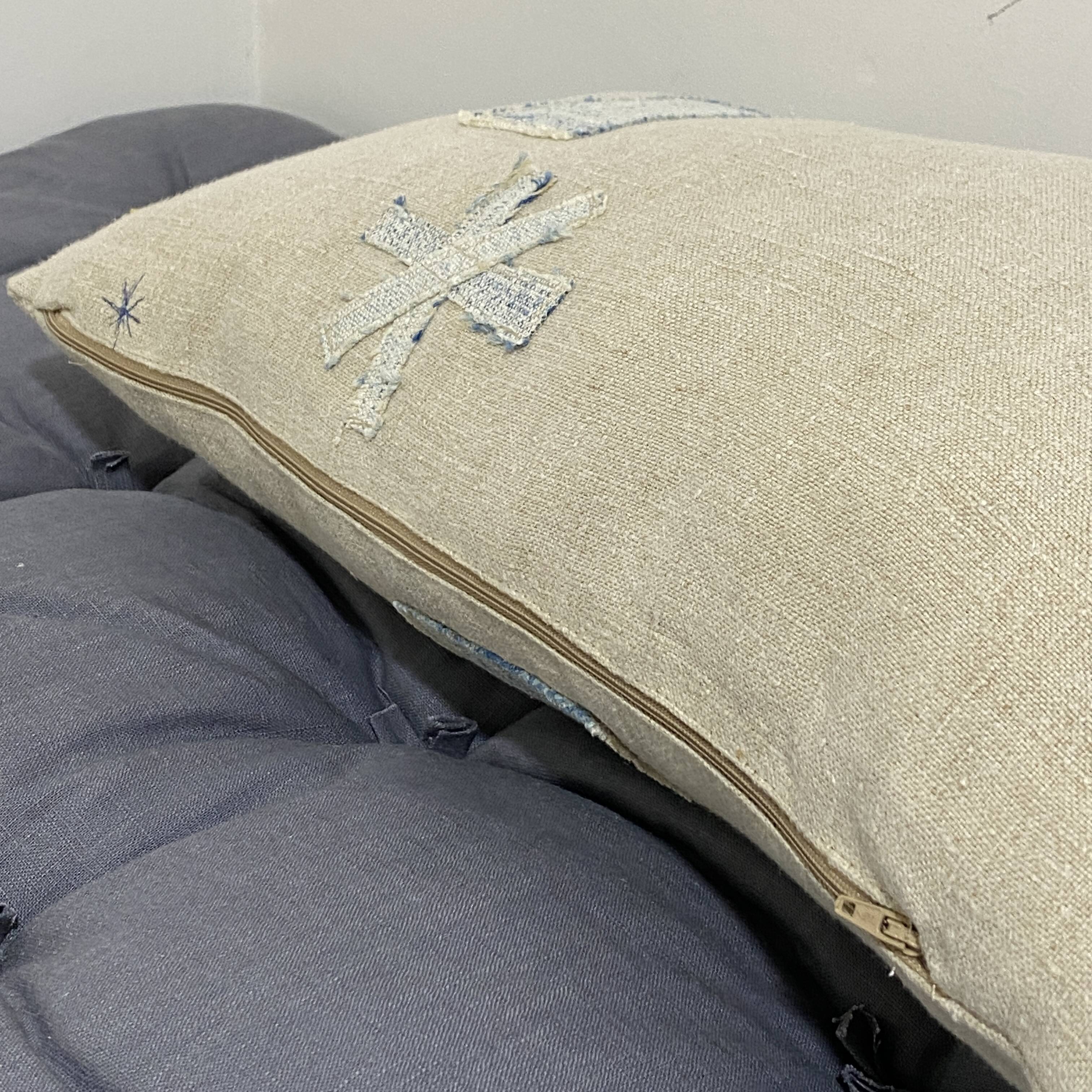 Coussin en toile ancienne style Kilim