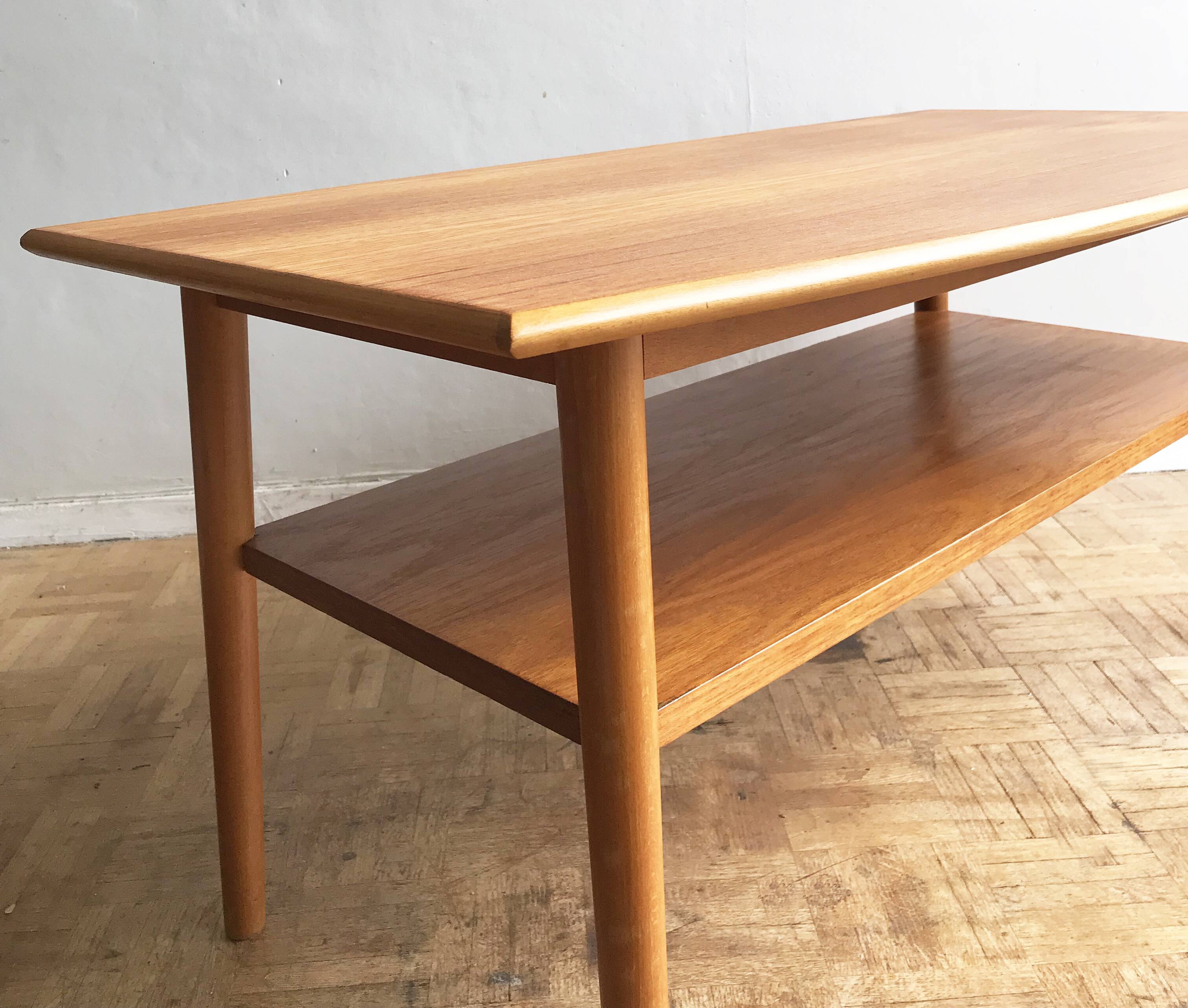 Table en teck blond des années 1960