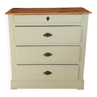 Wooden chest of drawers