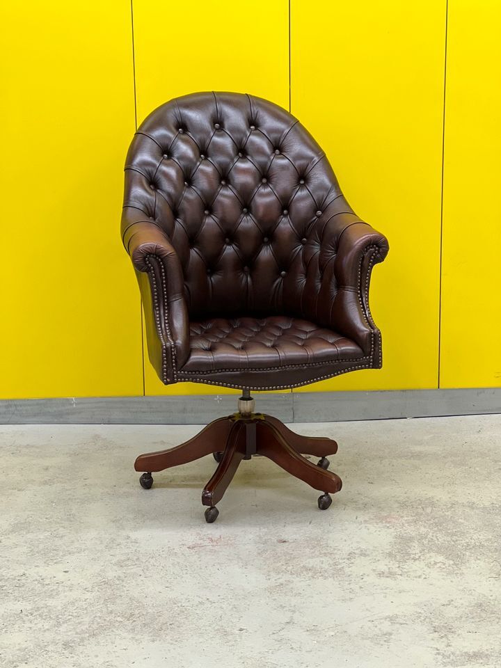 Fauteuil chesterfield directors en cuir brun