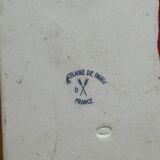 Striped patterned cleanliness plate