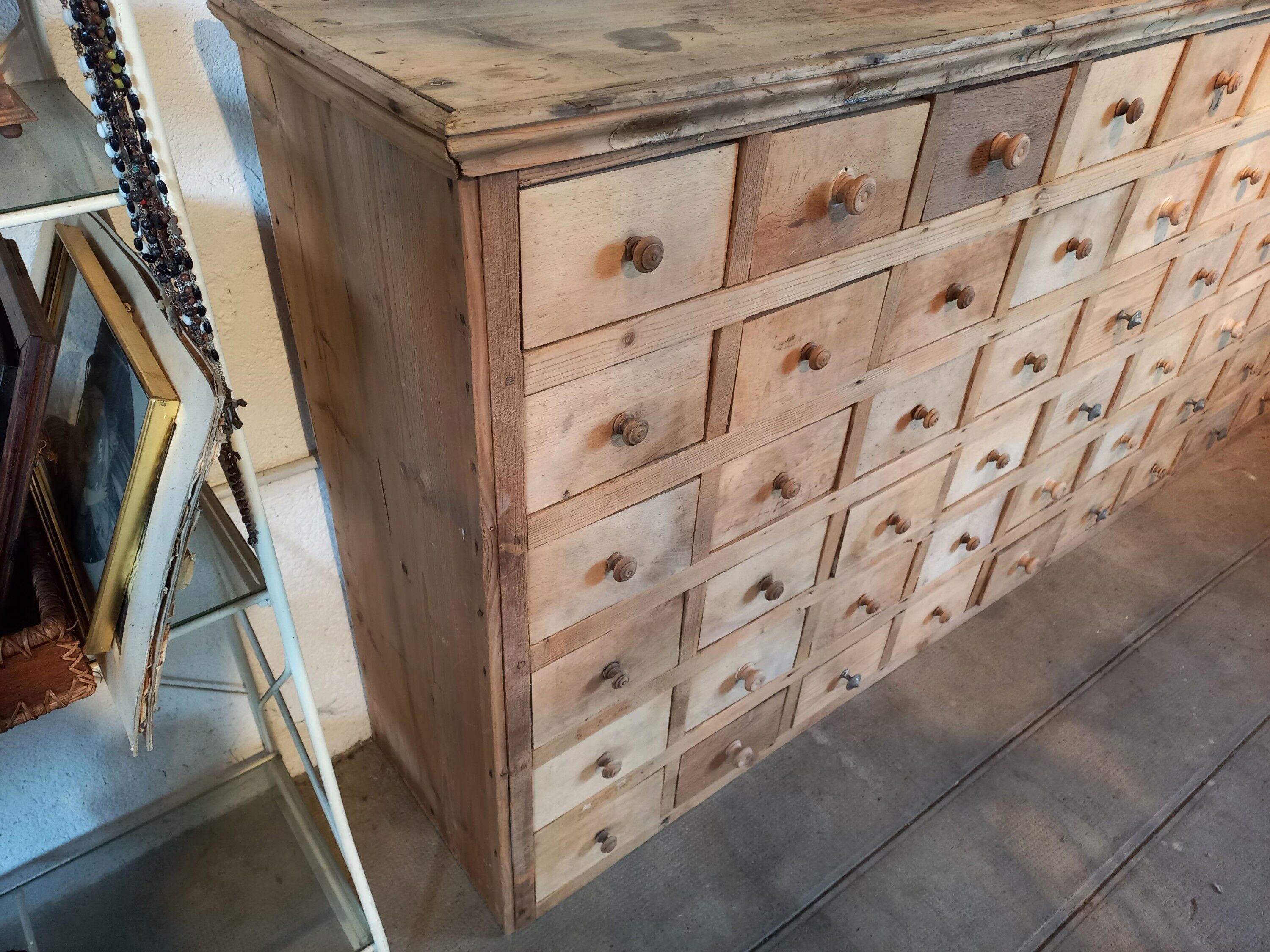 Trade cabinet with drawers