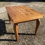 Extendable coffee table