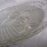 Plat en verre ciselé