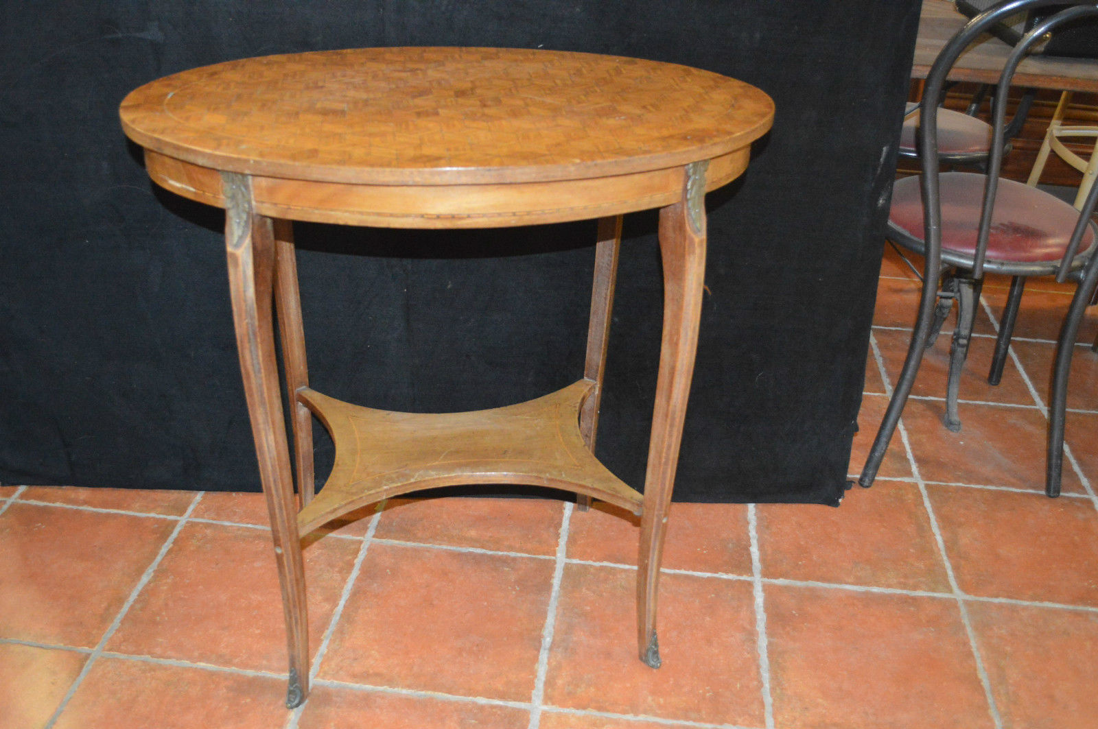 Table guéridon en marqueterie