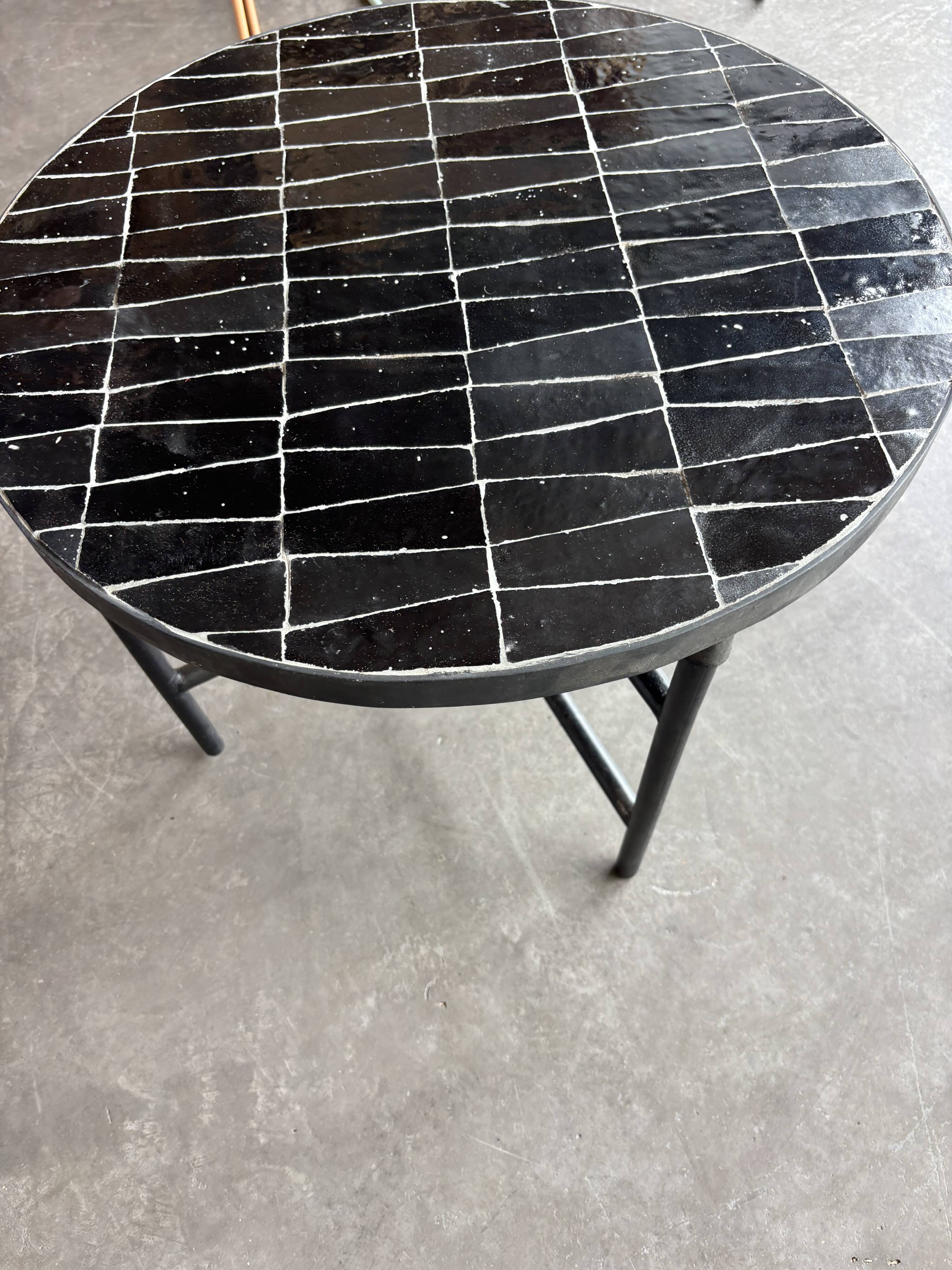 Round coffee table in black zellige – 60 cm artisanal Moroccan design