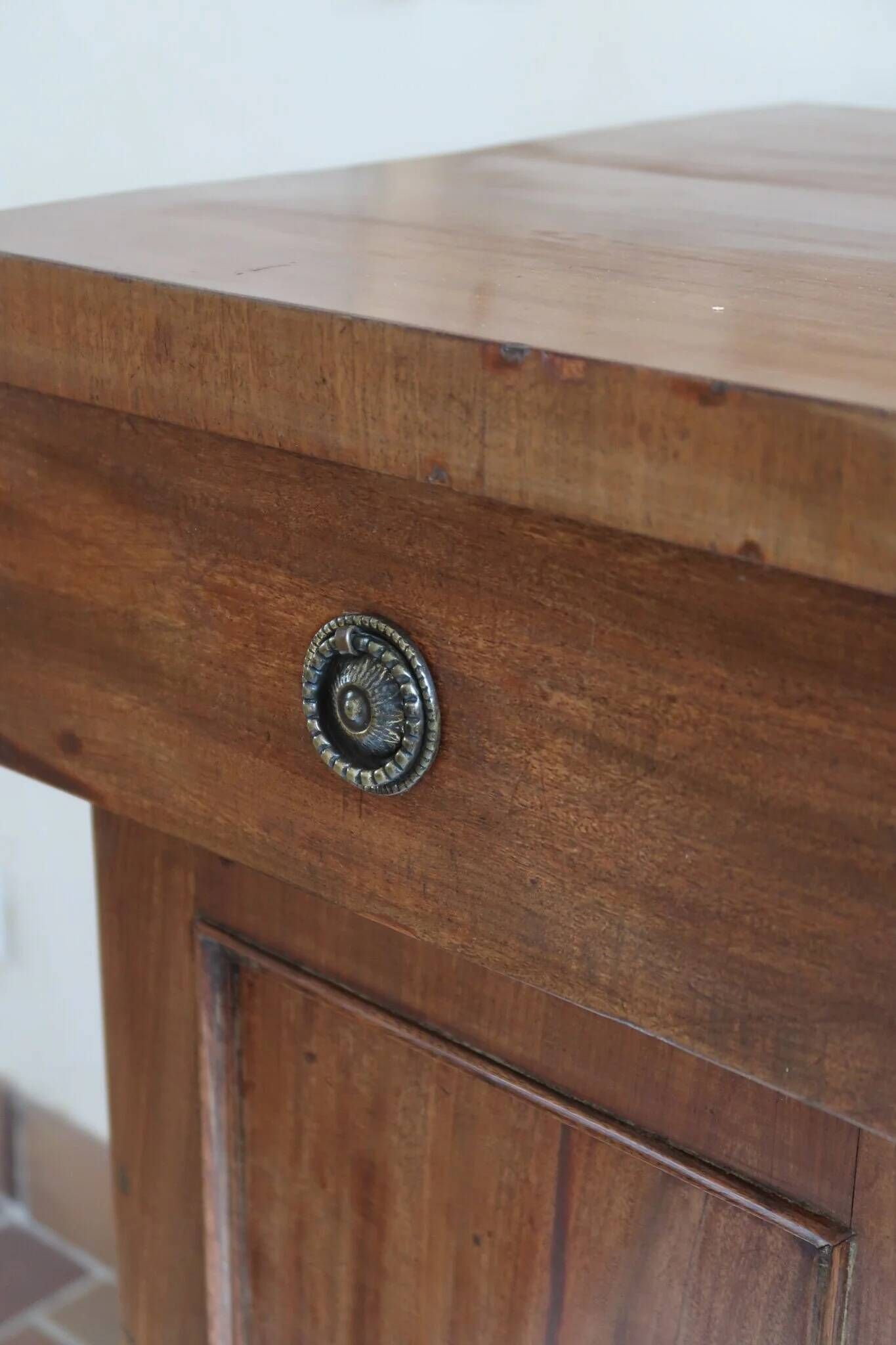 Walnut sideboard, 3 drawers and 3 doors, 1930s.