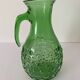 Pichet en verre vert décoré de bulles