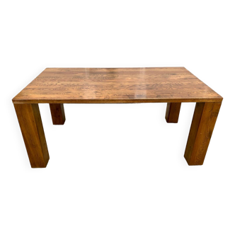 Grande table à manger rectangulaire