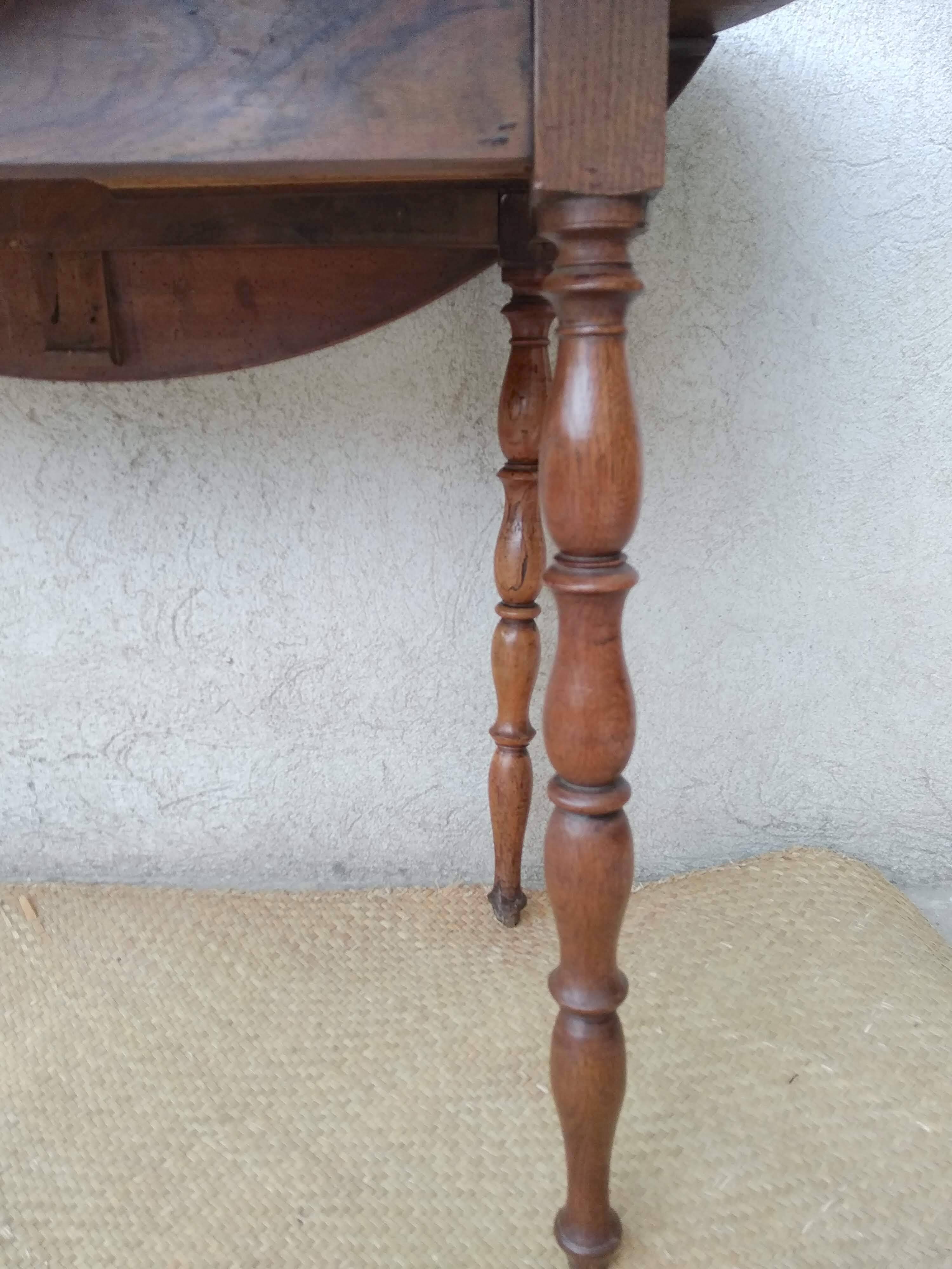 Table ovale à volets style Louis Philippe